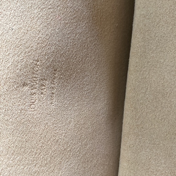 Louis Vuitton. Beverly Handbag GM - Picture 10 of 16